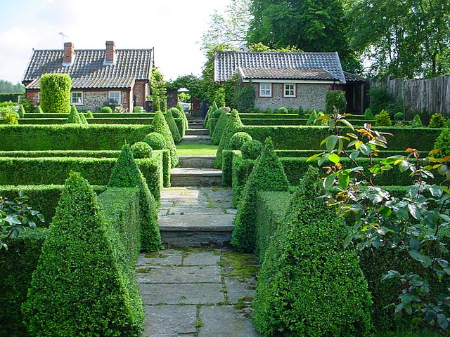 topiary palace